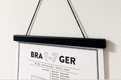 Poster hund up on a magnetic frame