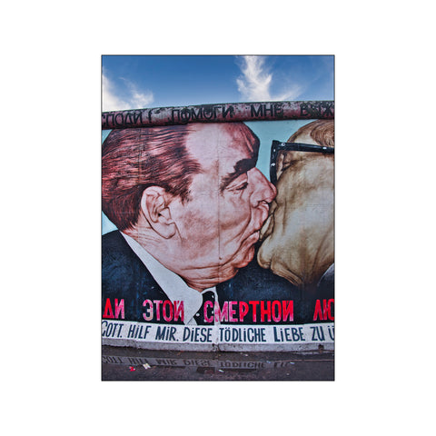 Il Bacio a Berlino — Art print by PLAKATfar from Poster & Frame